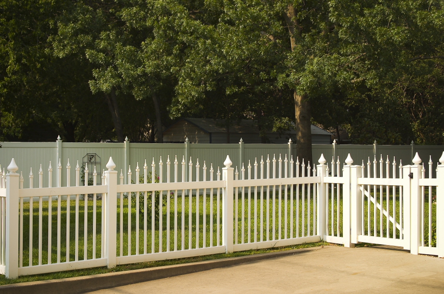 Future Outdoors Vinyl Fences