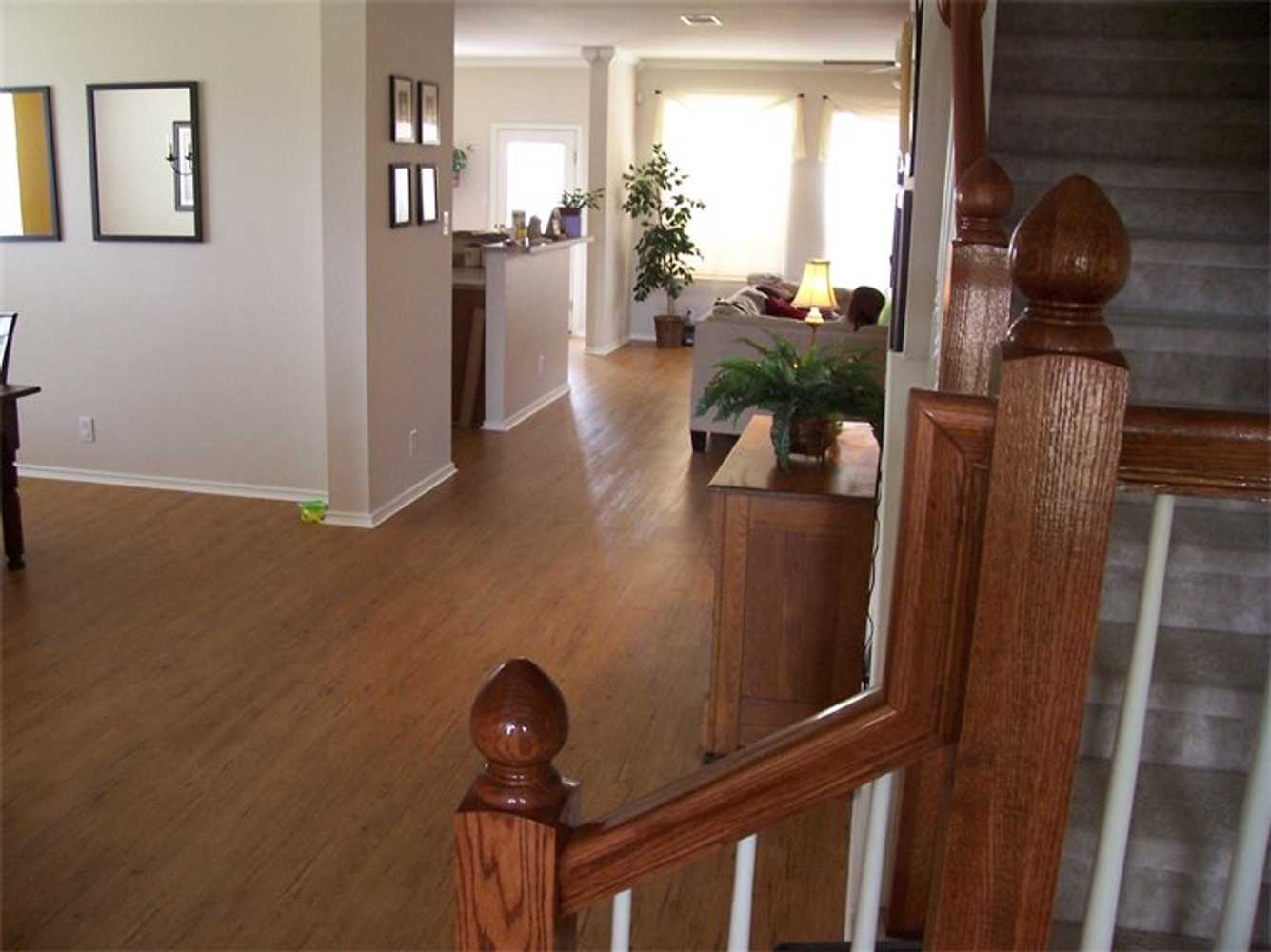 Vinyl Plank (Country Pine)