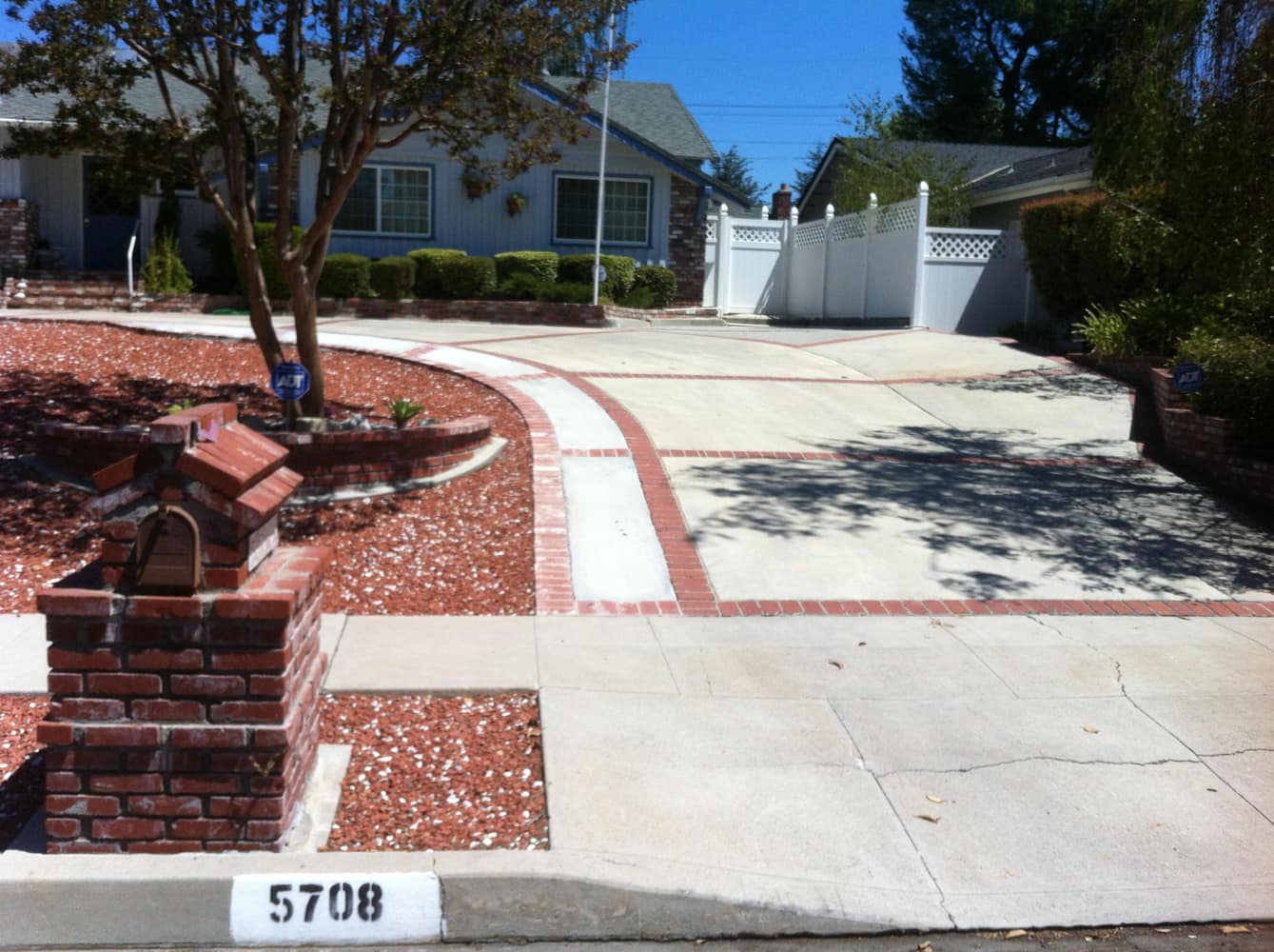 FRONT OF THE HOUSE GRAVEL 