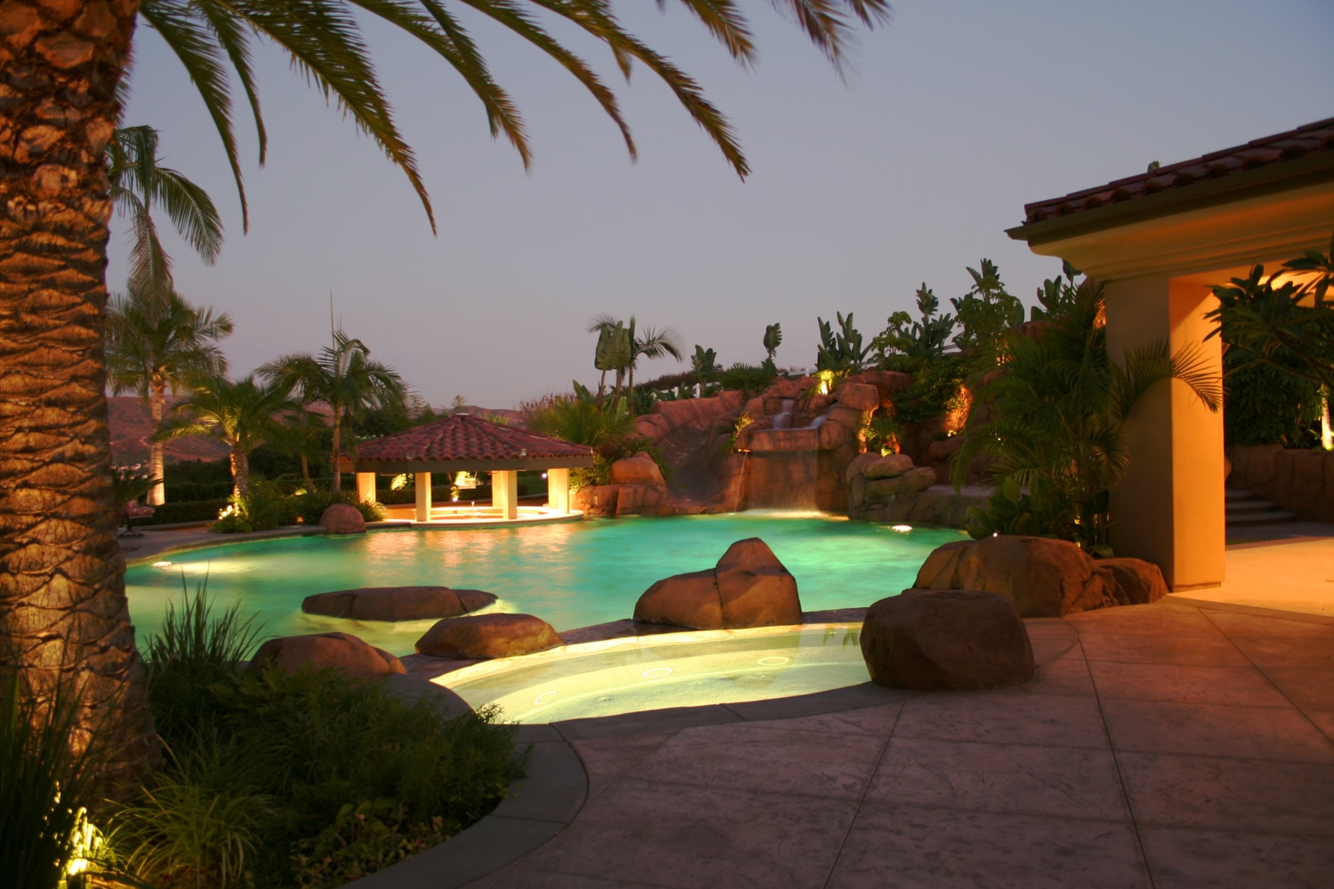 Custom Swimming Pools