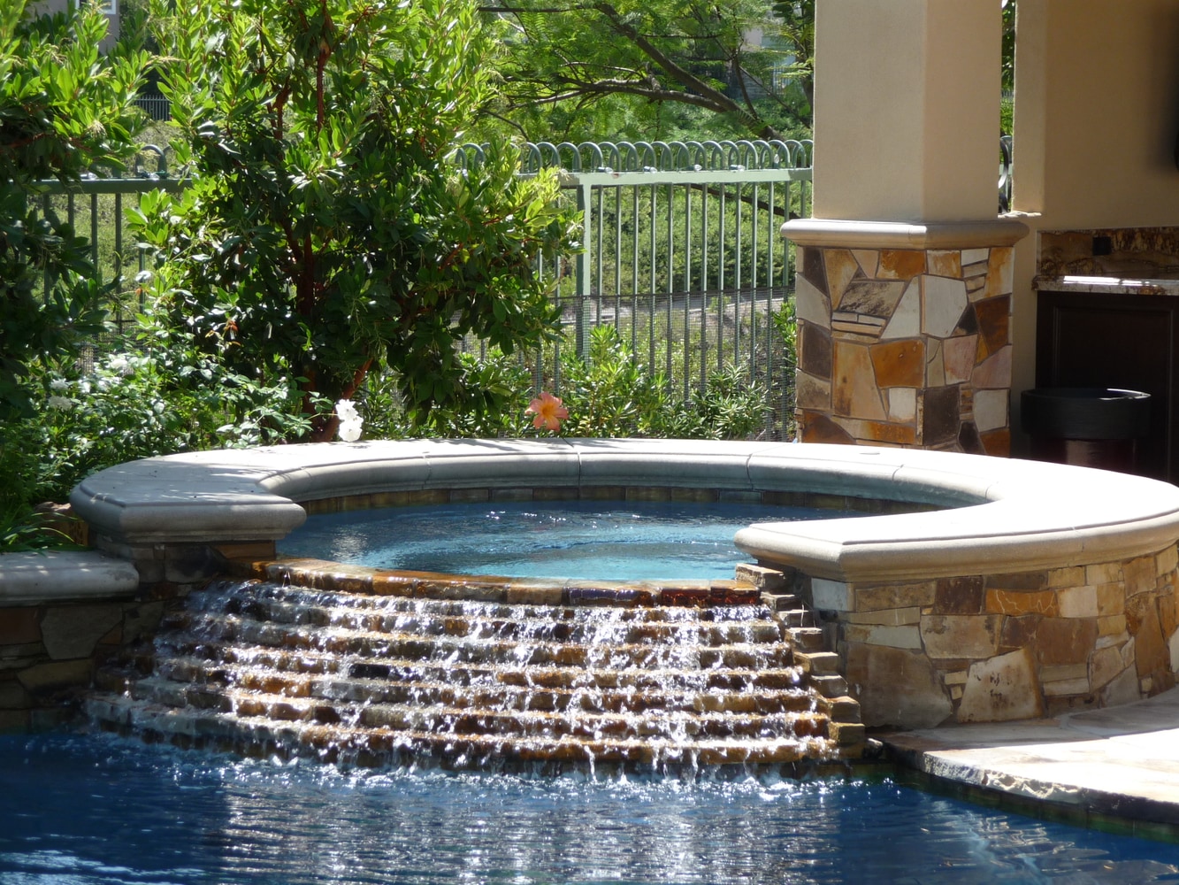 Custom Swimming Pools