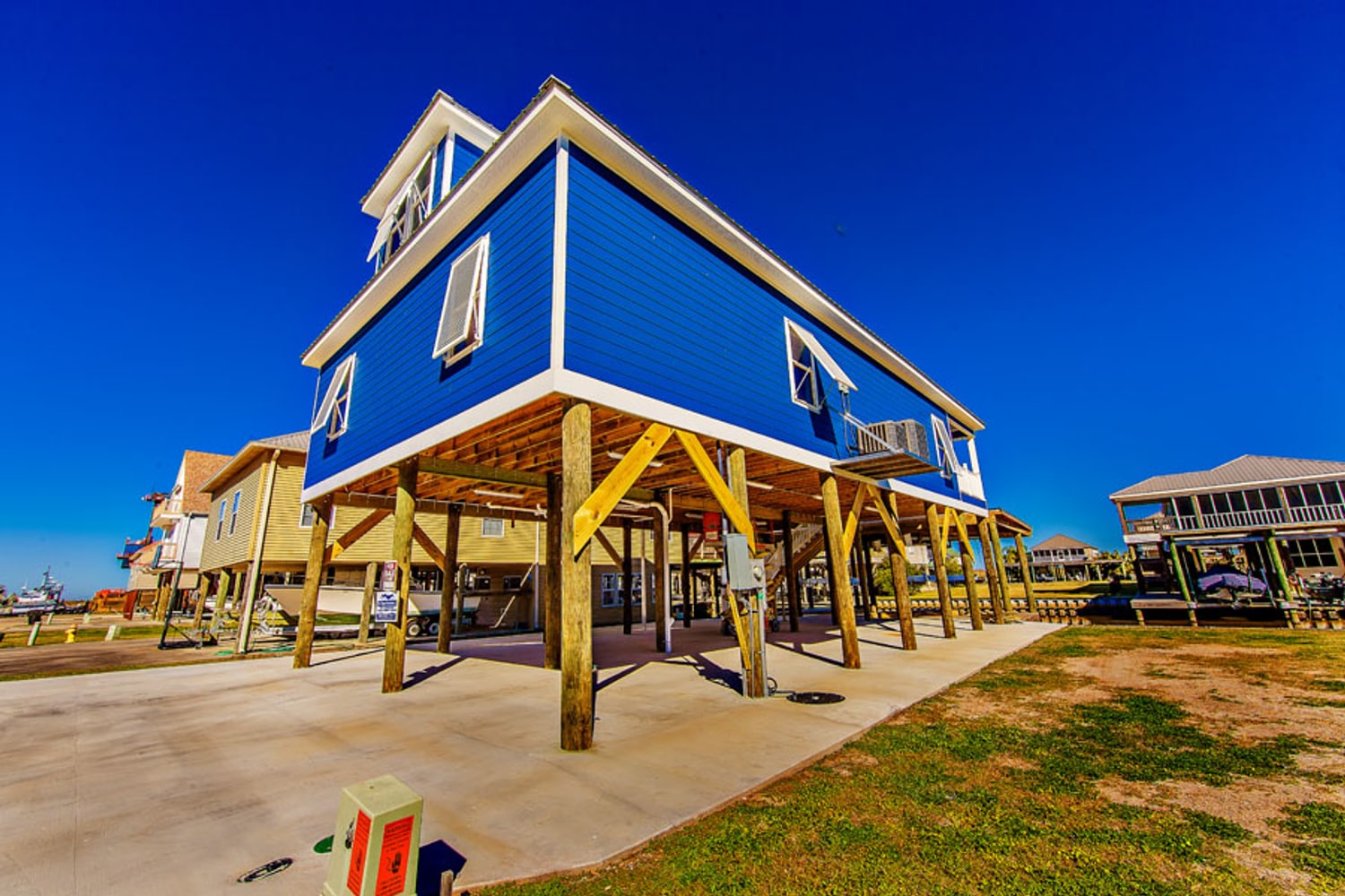 Flounder Court - Camp