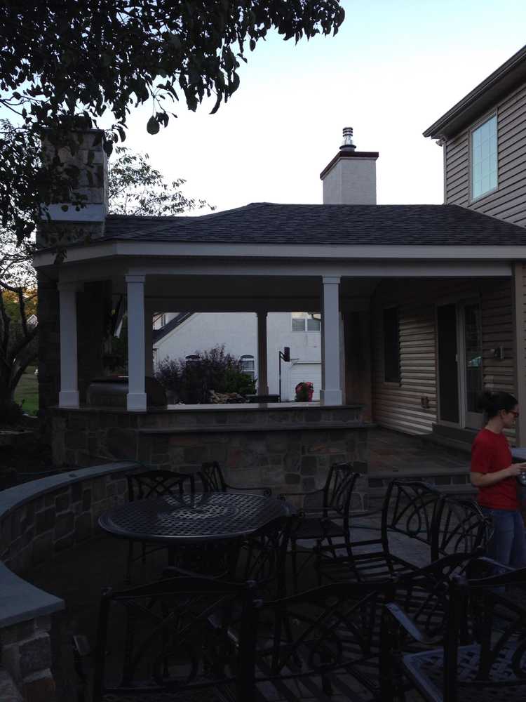 Outdoor kitchen/ sitting area