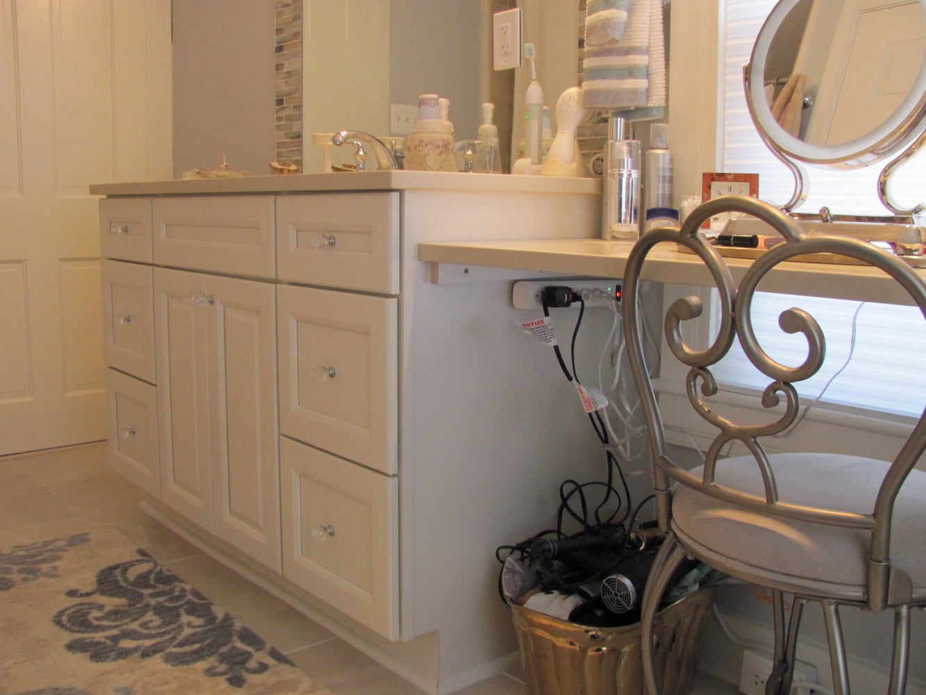 Bathroom - diamond cabinetry - granite tops