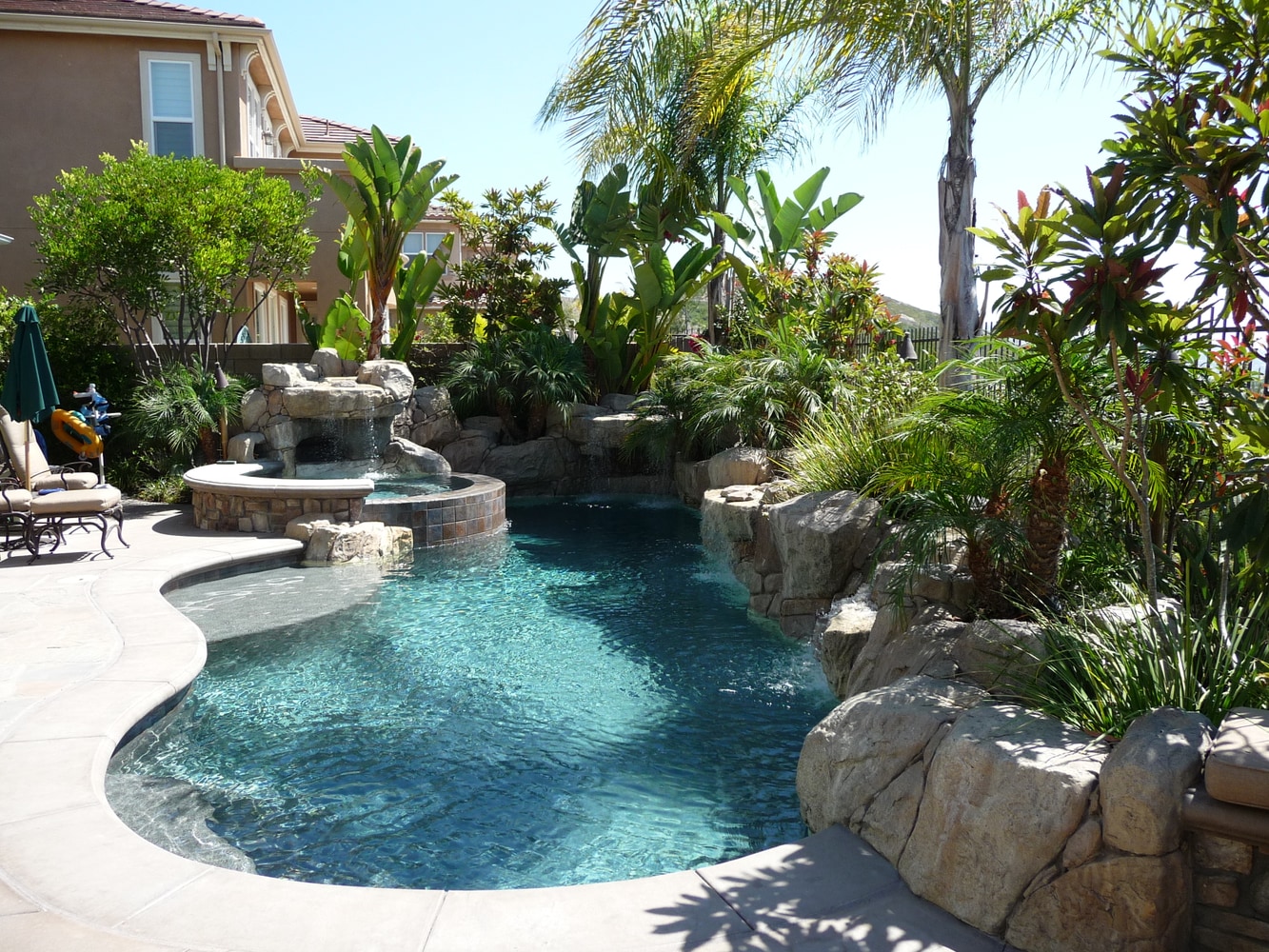 Custom Swimming Pools