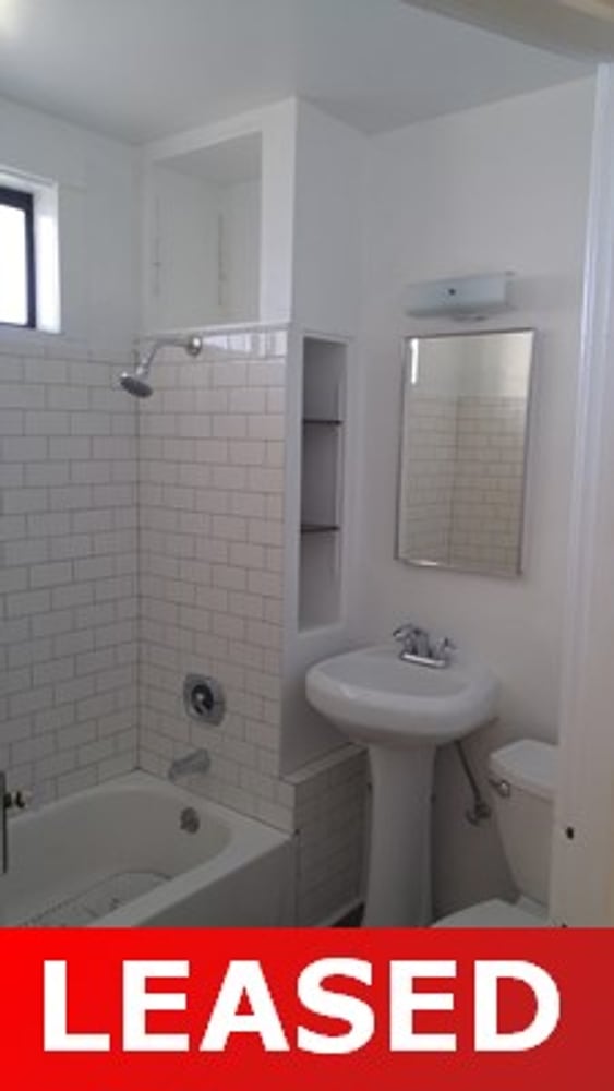 Rental Home - 2 Bedroom Tri-Plex Building in Ballard