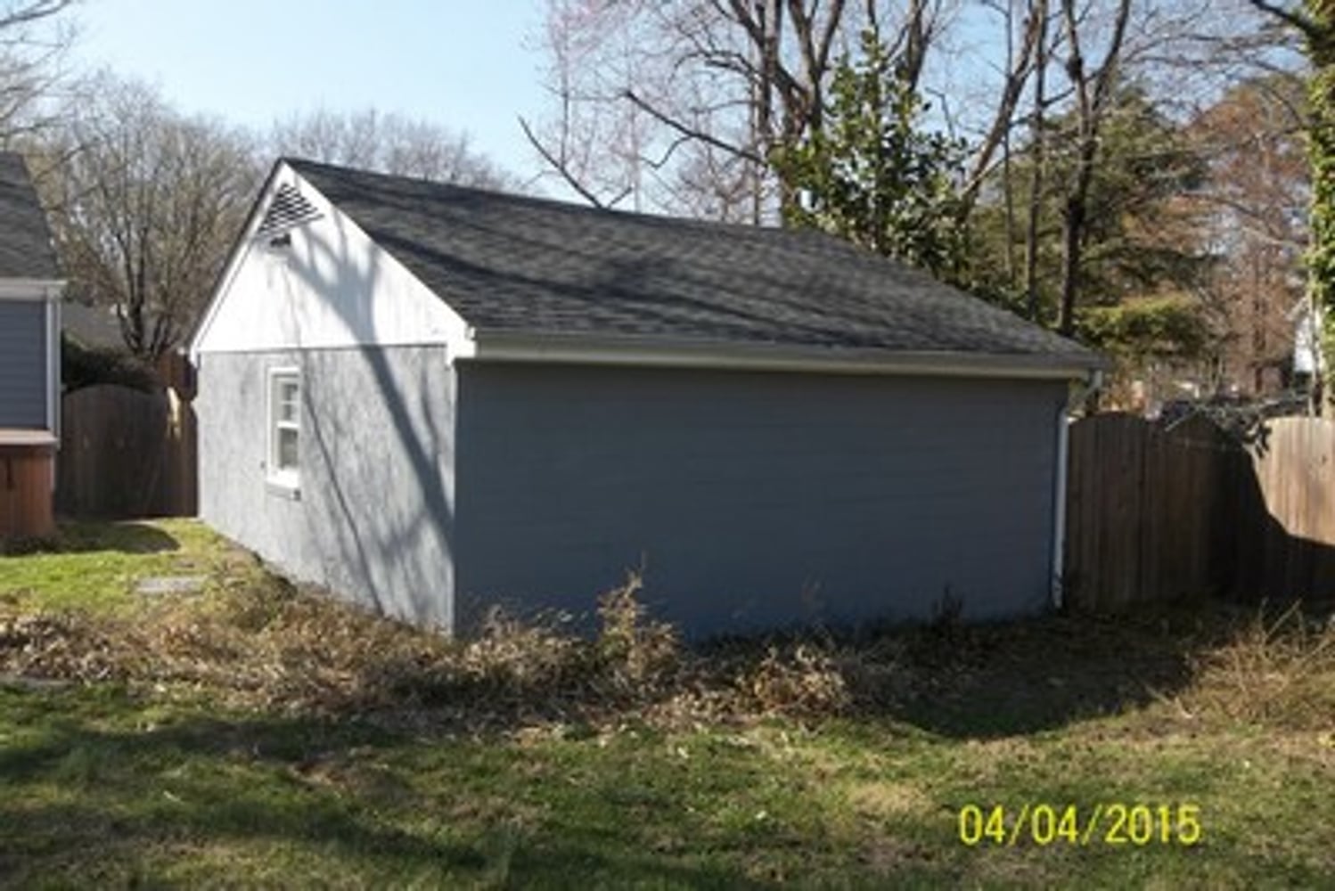 EXTERIOR PAINT BRICK (WHOLE HOUSE) AND DETACHED GARAGE