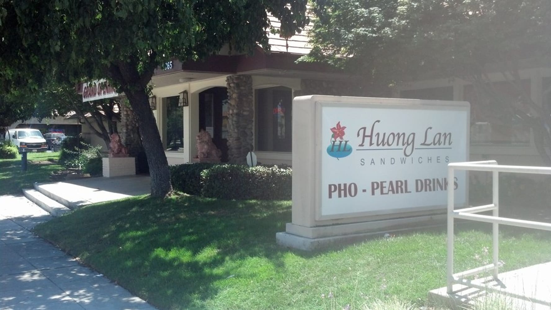 Huong Lan Sandwich Shop