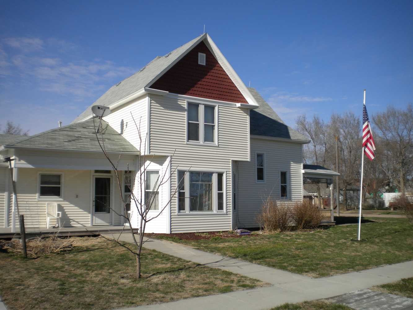 Hundred year old house, reside