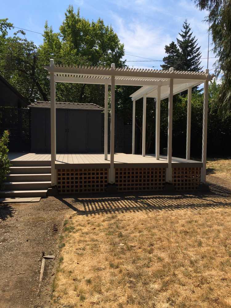 Deck & Trellis in South Salem