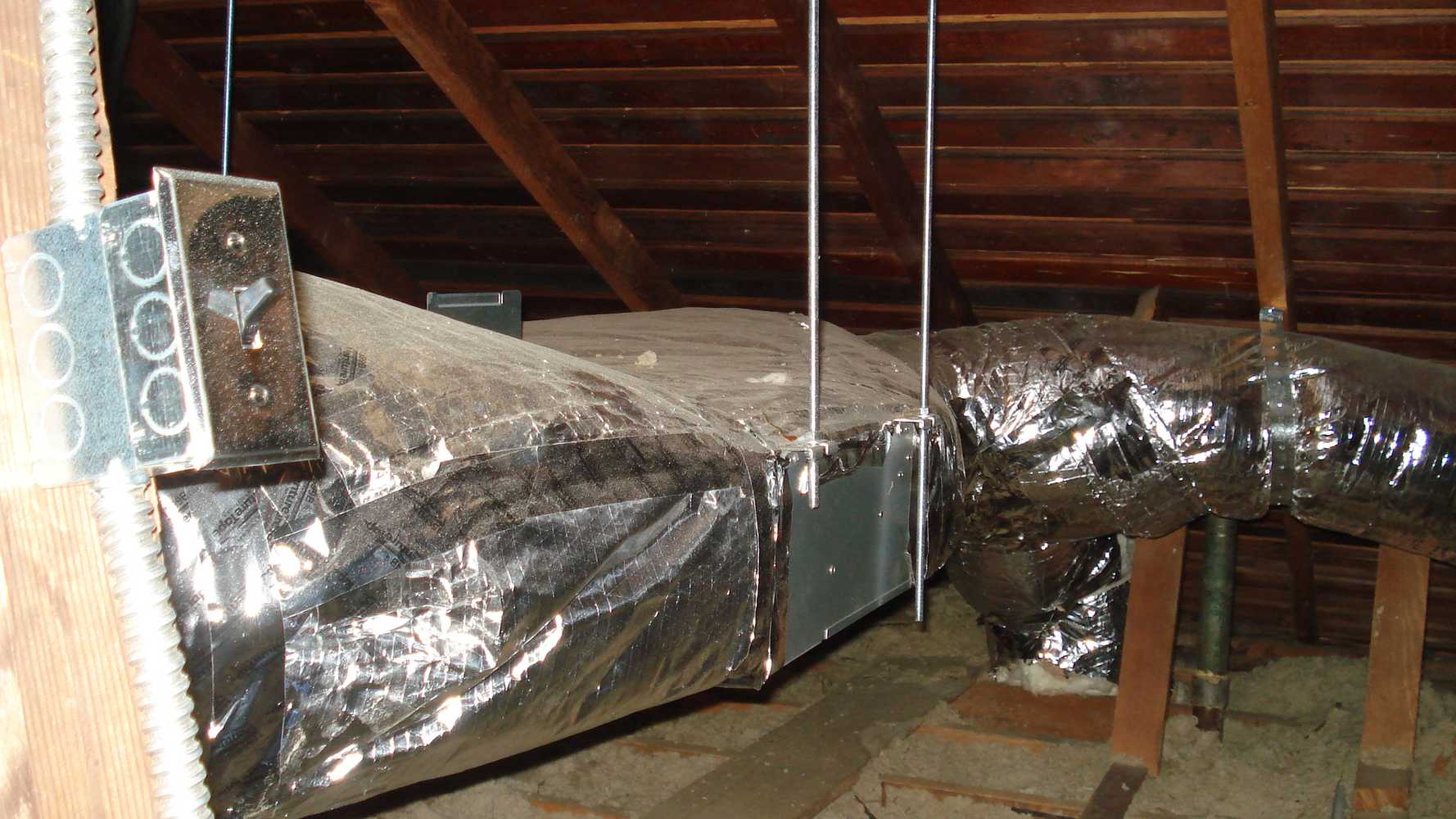FUJITSU minisplit system duct less 3 indoor units Slim Duct ducted out.