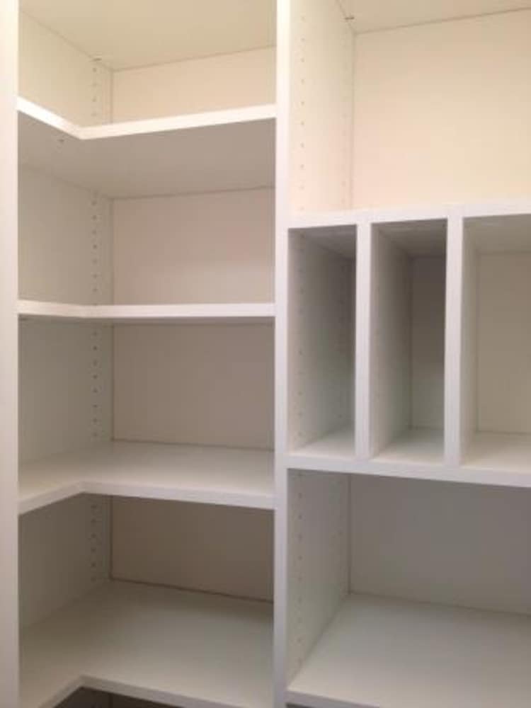 Symmetry Closets Div Of Symmetry Designs Inc.