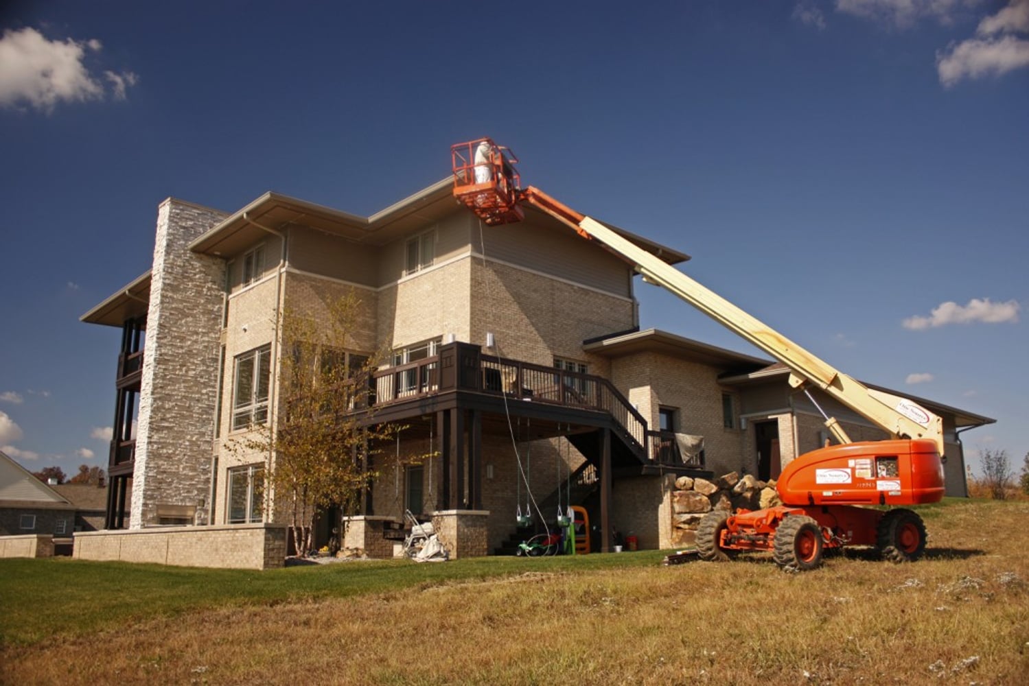 CUSTOM COLORS PAINTING COMPANY