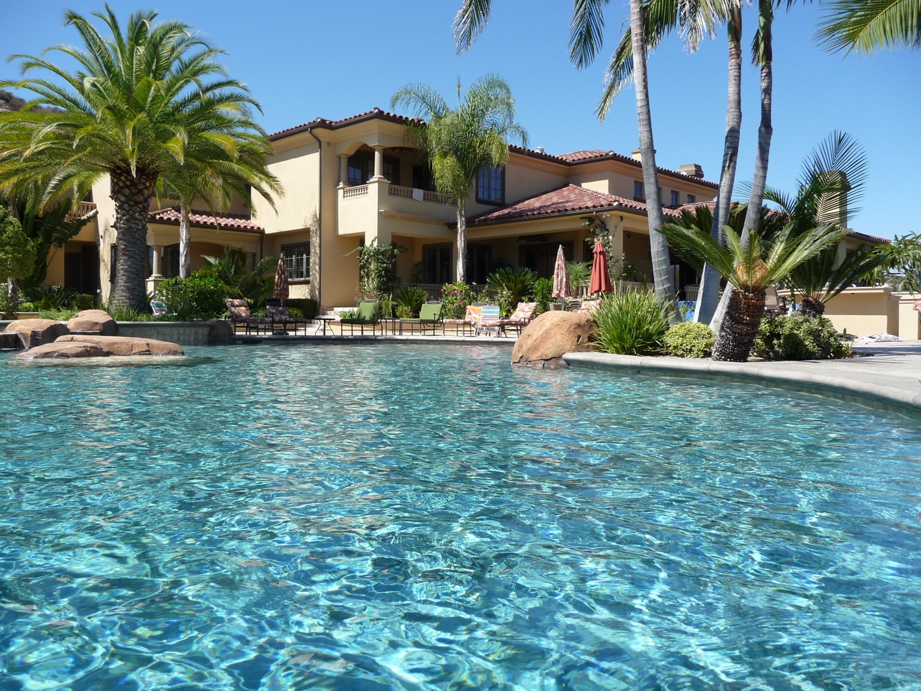 Custom Swimming Pools