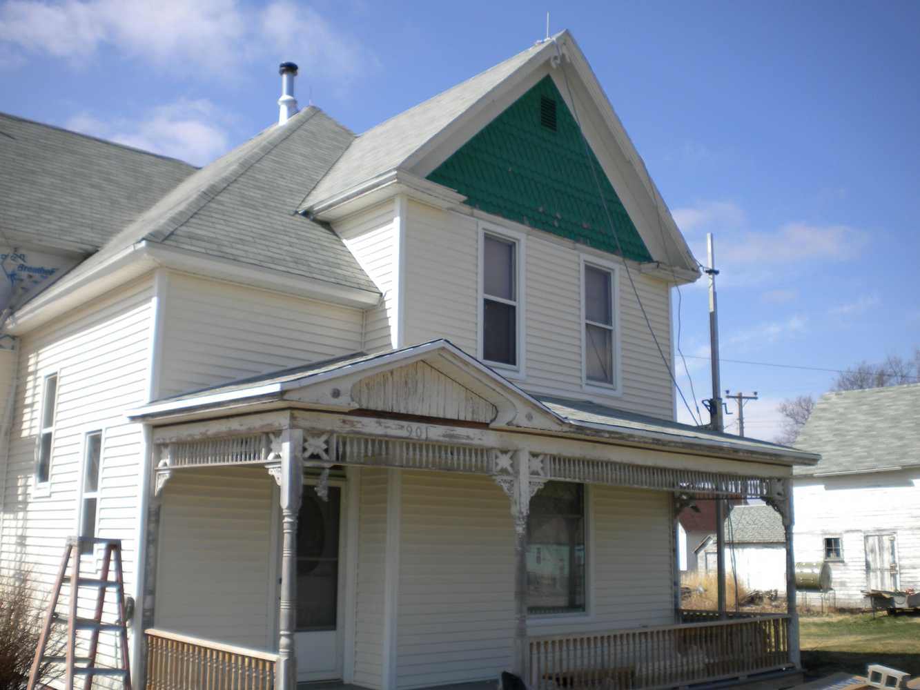 Hundred year old house, reside