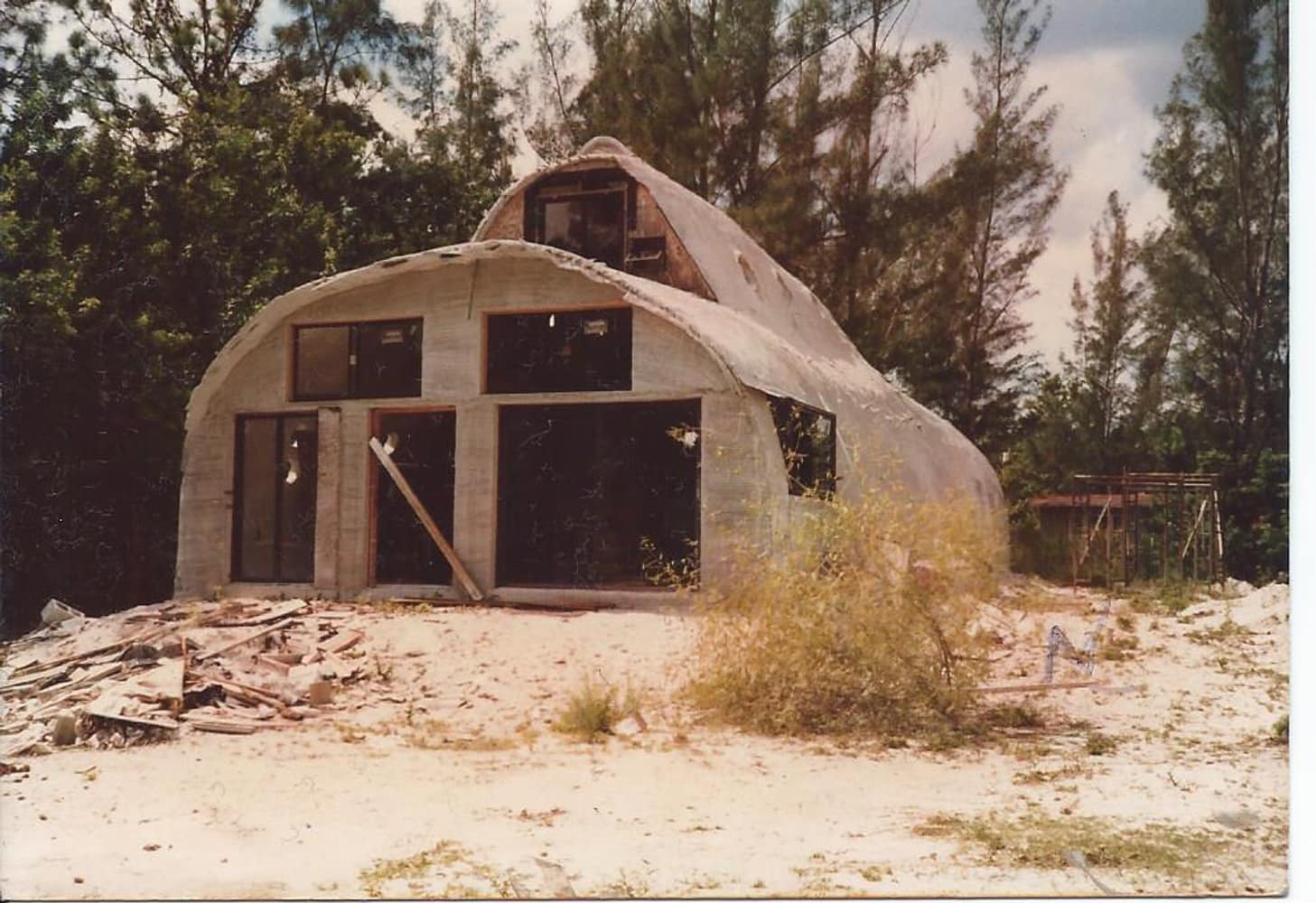 OFF GRID INDESTRUCTIBLE homes in Florida