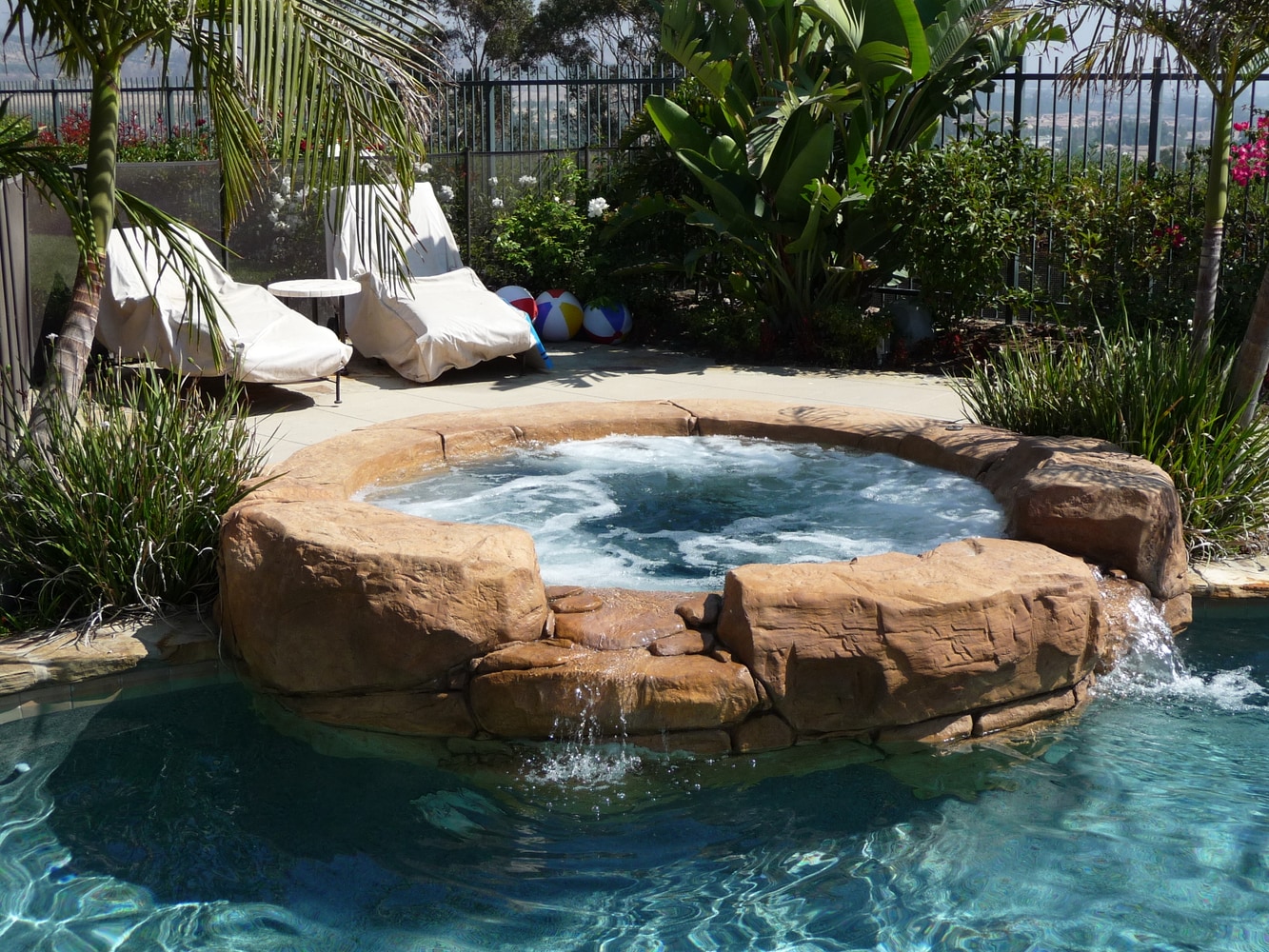 Custom Swimming Pools