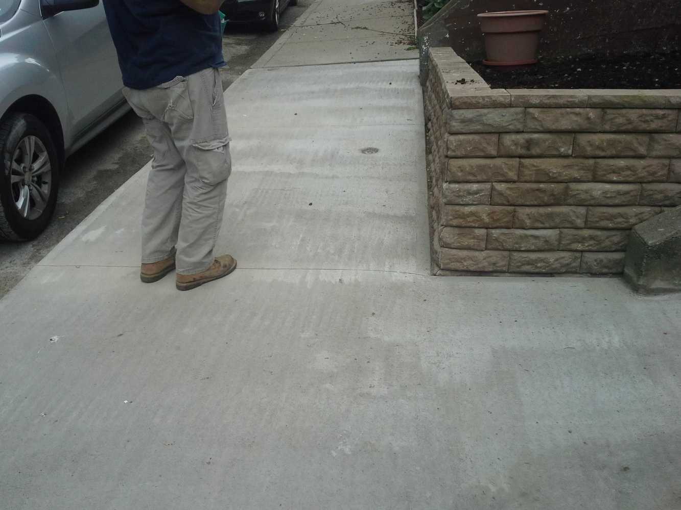 4 yard Concrete sidewalk