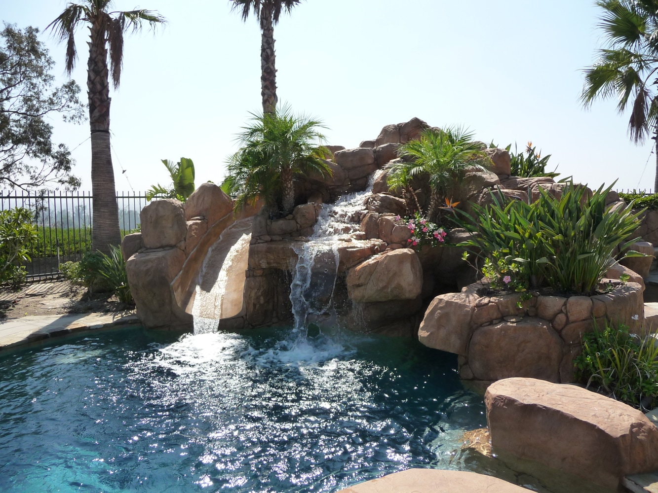 Custom Swimming Pools