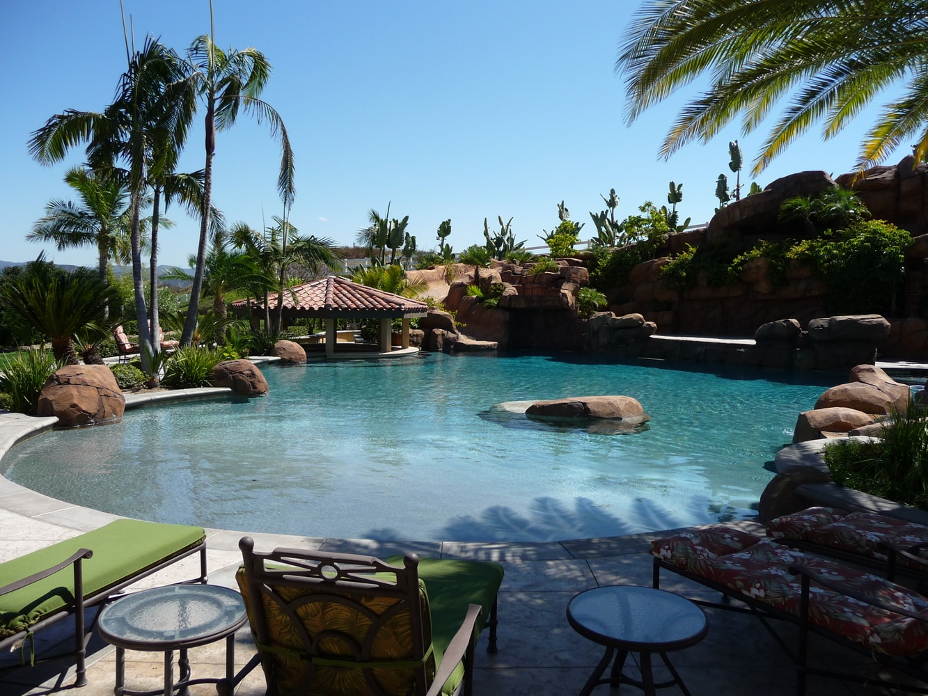 Custom Swimming Pools