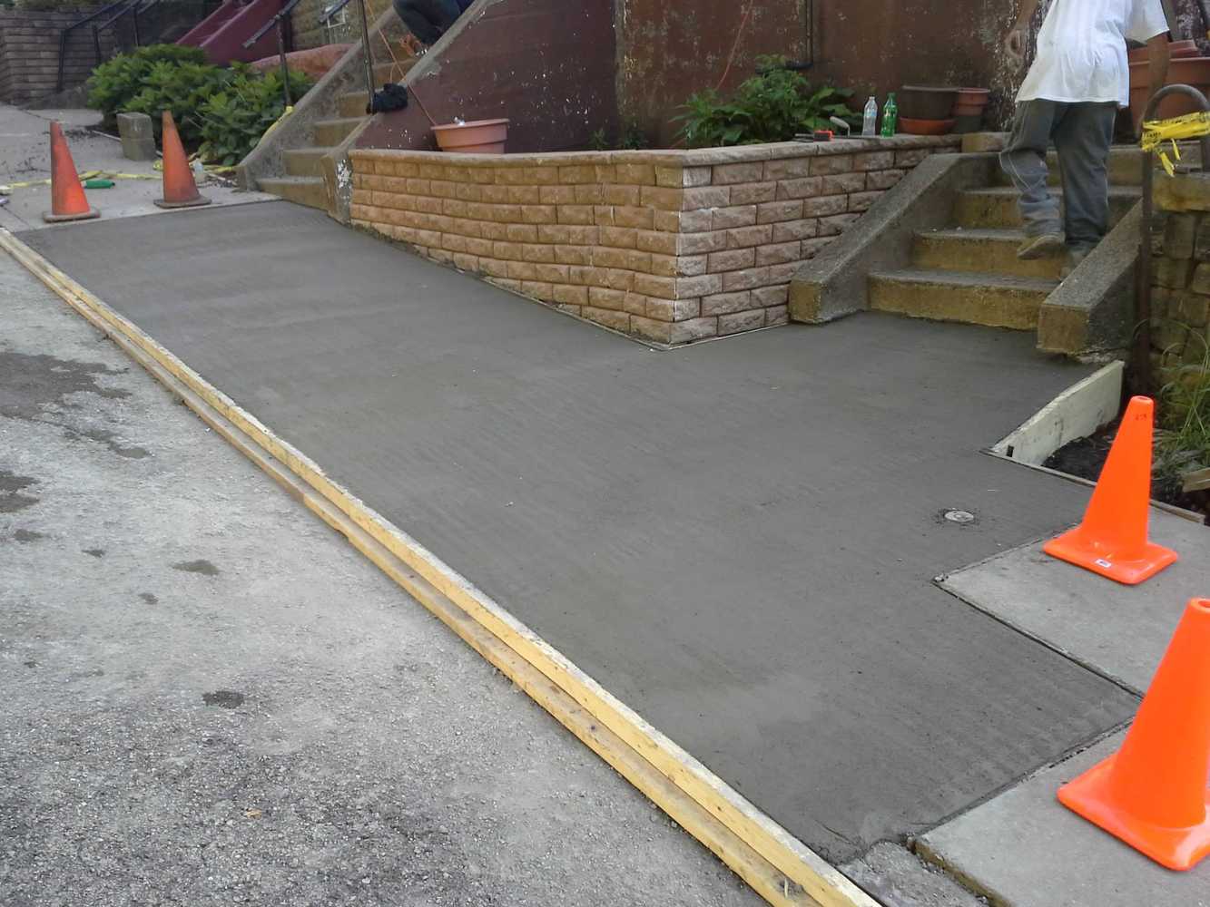 4 yard Concrete sidewalk