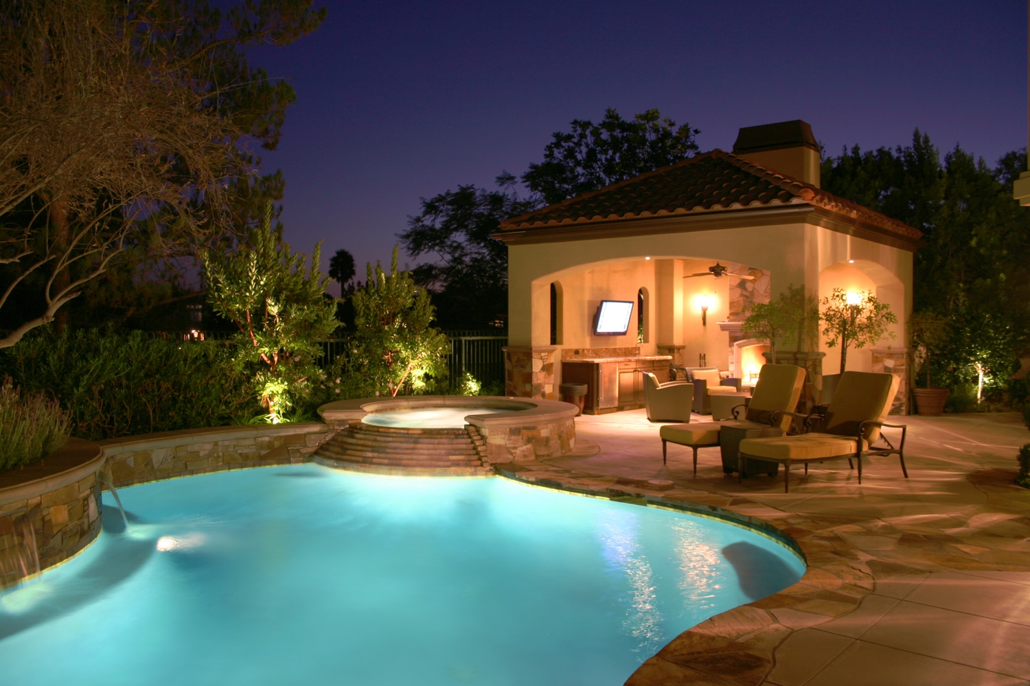 Custom Swimming Pools