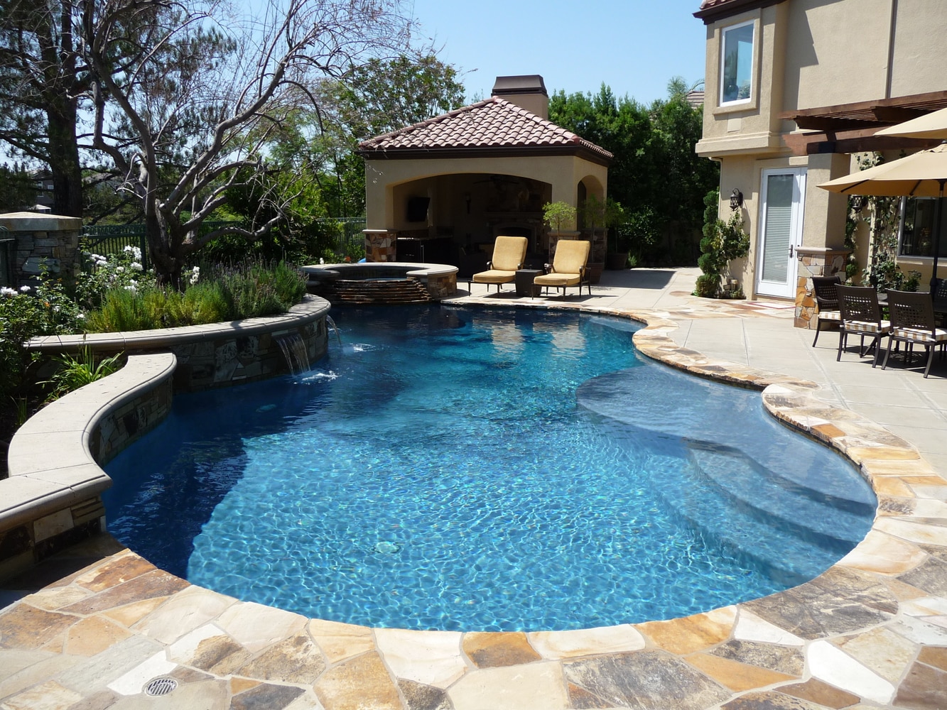 Custom Swimming Pools