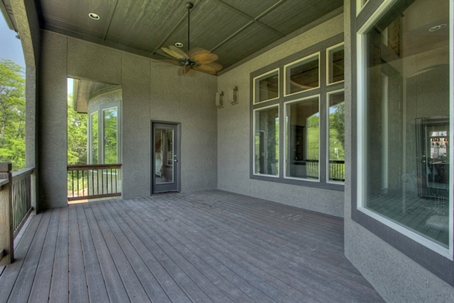 Bellagio Reverse w/ Side Entry