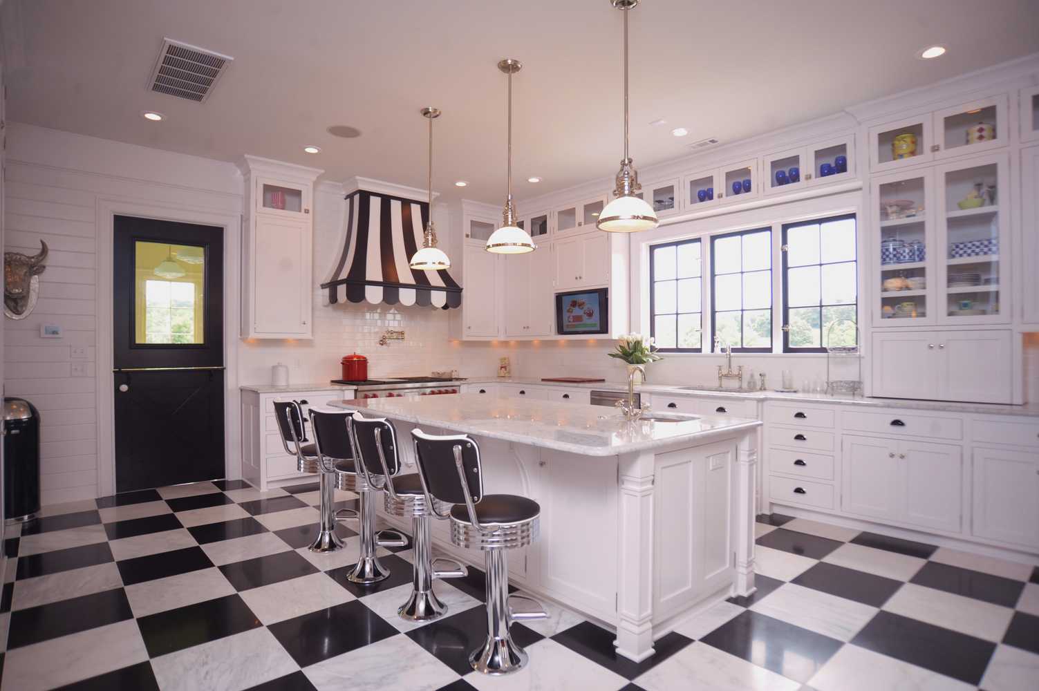 Black and white kitchen