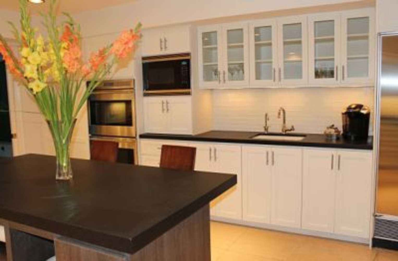 Kitchen remodeling in Woodland Hills