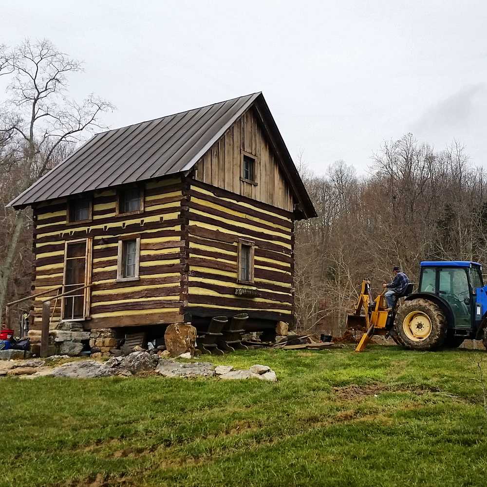 Chestnut Log Cabin in Lexington, Virginia 