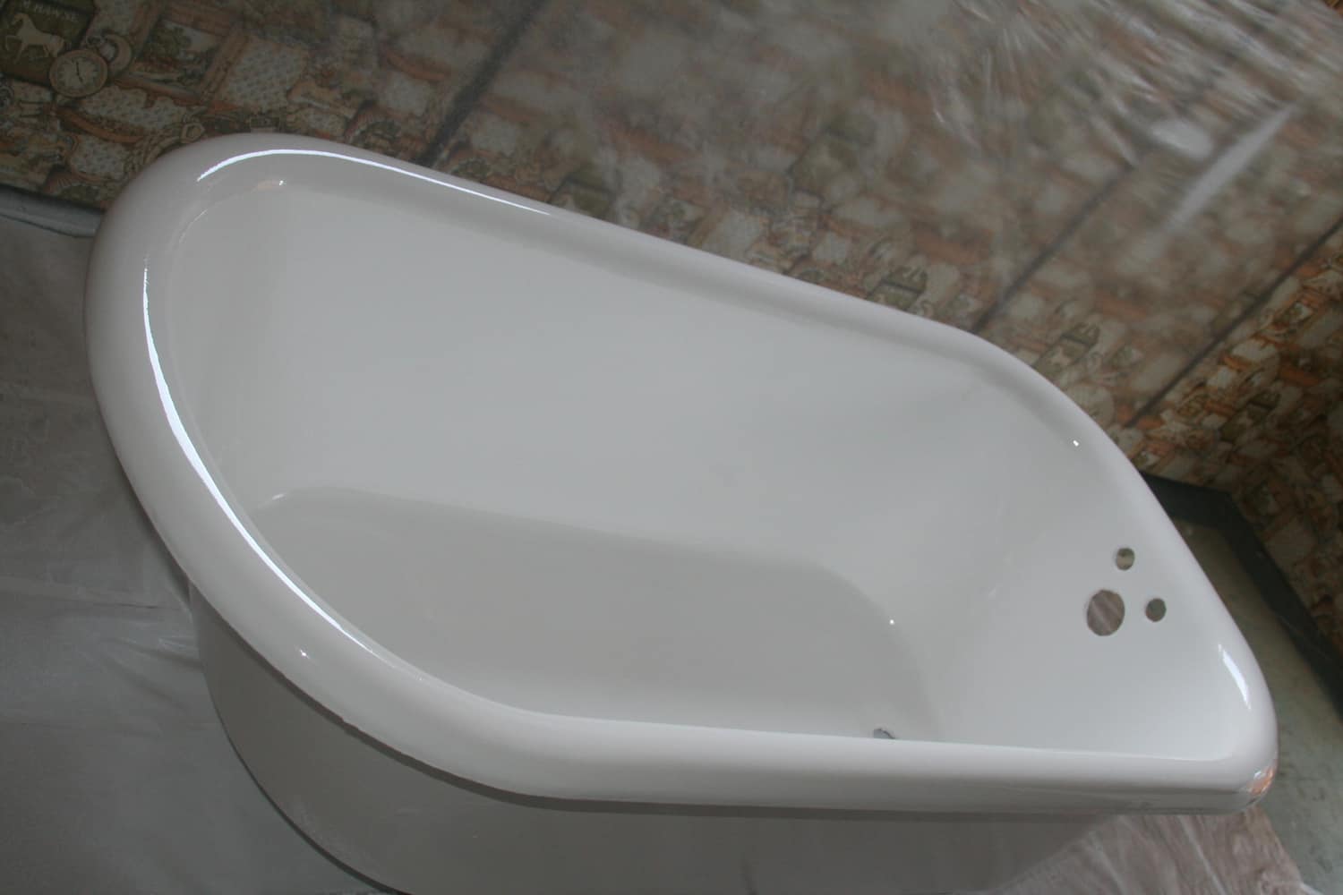 Clawfoot tub