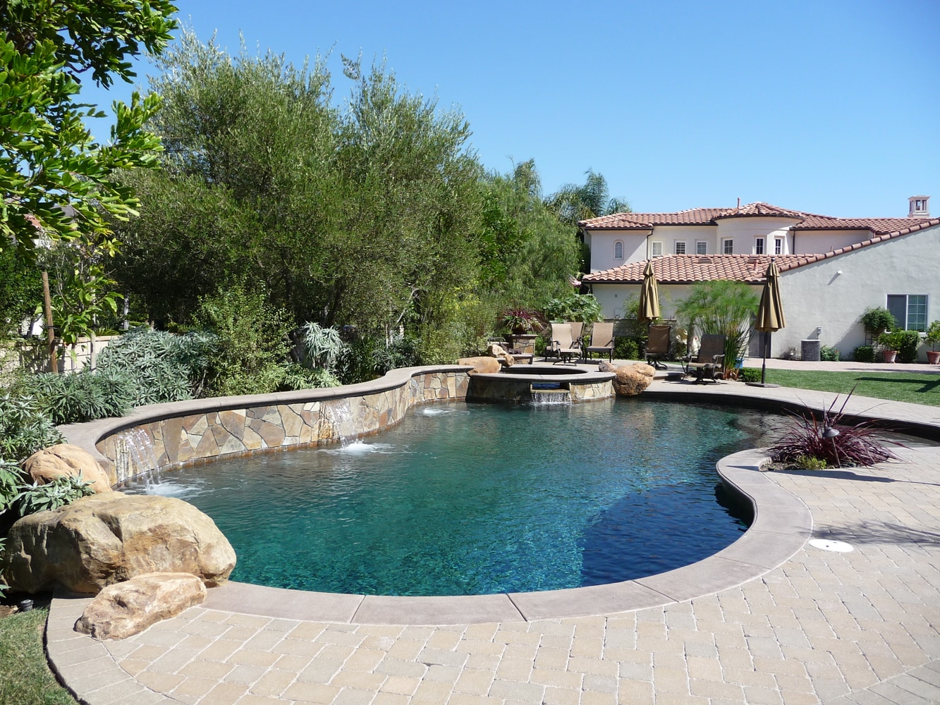 Custom Swimming Pools