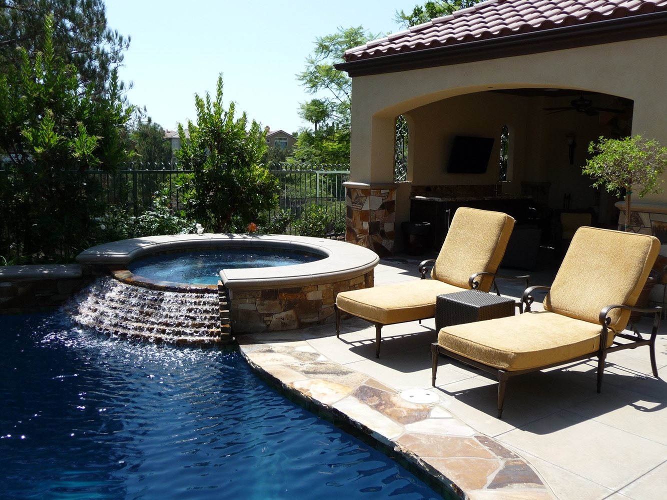 Custom Swimming Pools