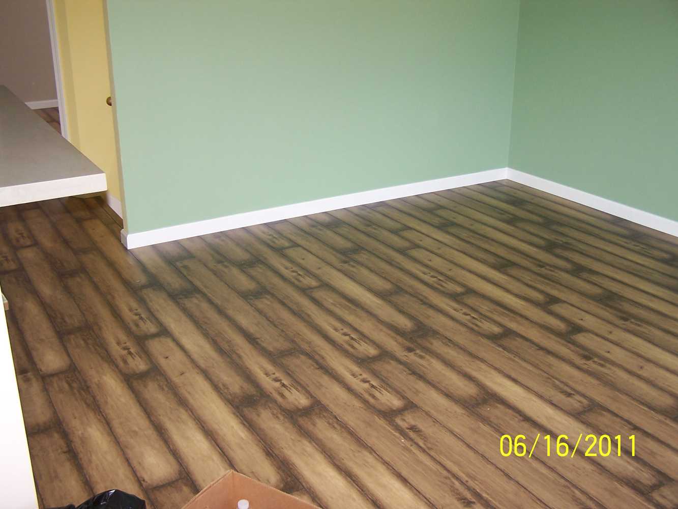 Laminate & Tile Flooring