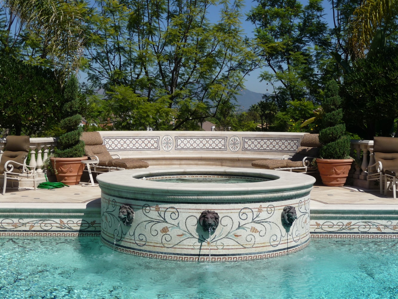 Custom Swimming Pools