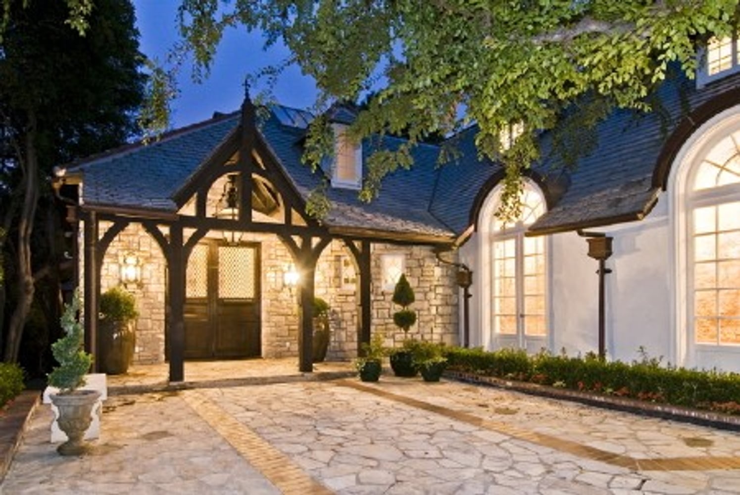 Photo(s) from Elan Electric Inc.