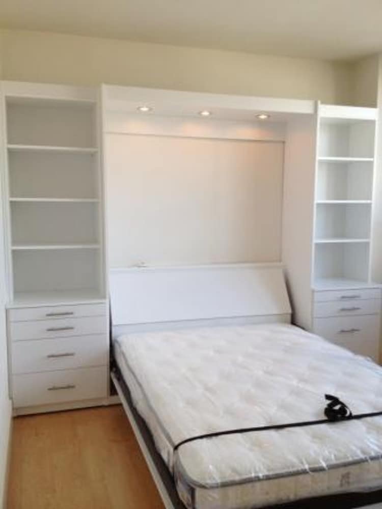 Symmetry Closets Div Of Symmetry Designs Inc.