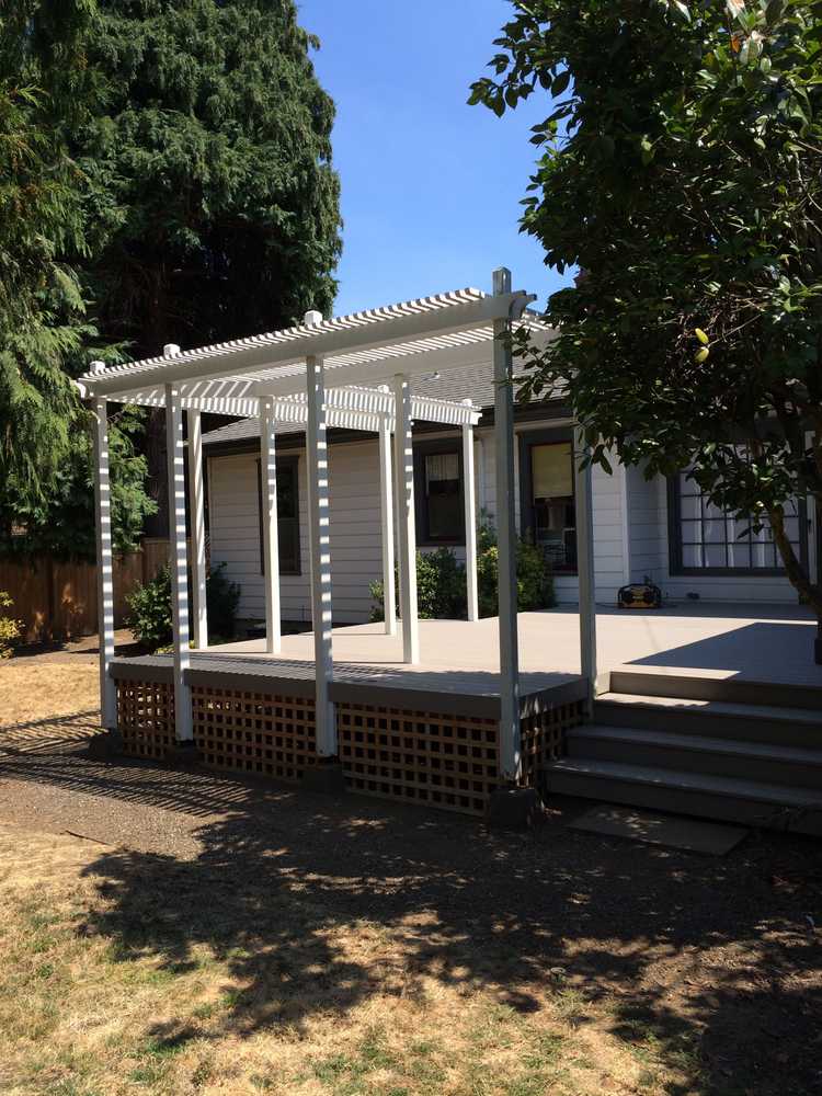 Deck & Trellis in South Salem