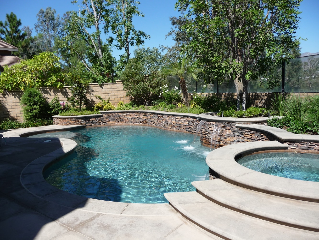 Custom Swimming Pools