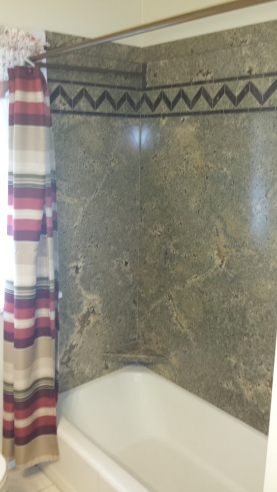 Sentrel - Tub/Shower and toilet alcove