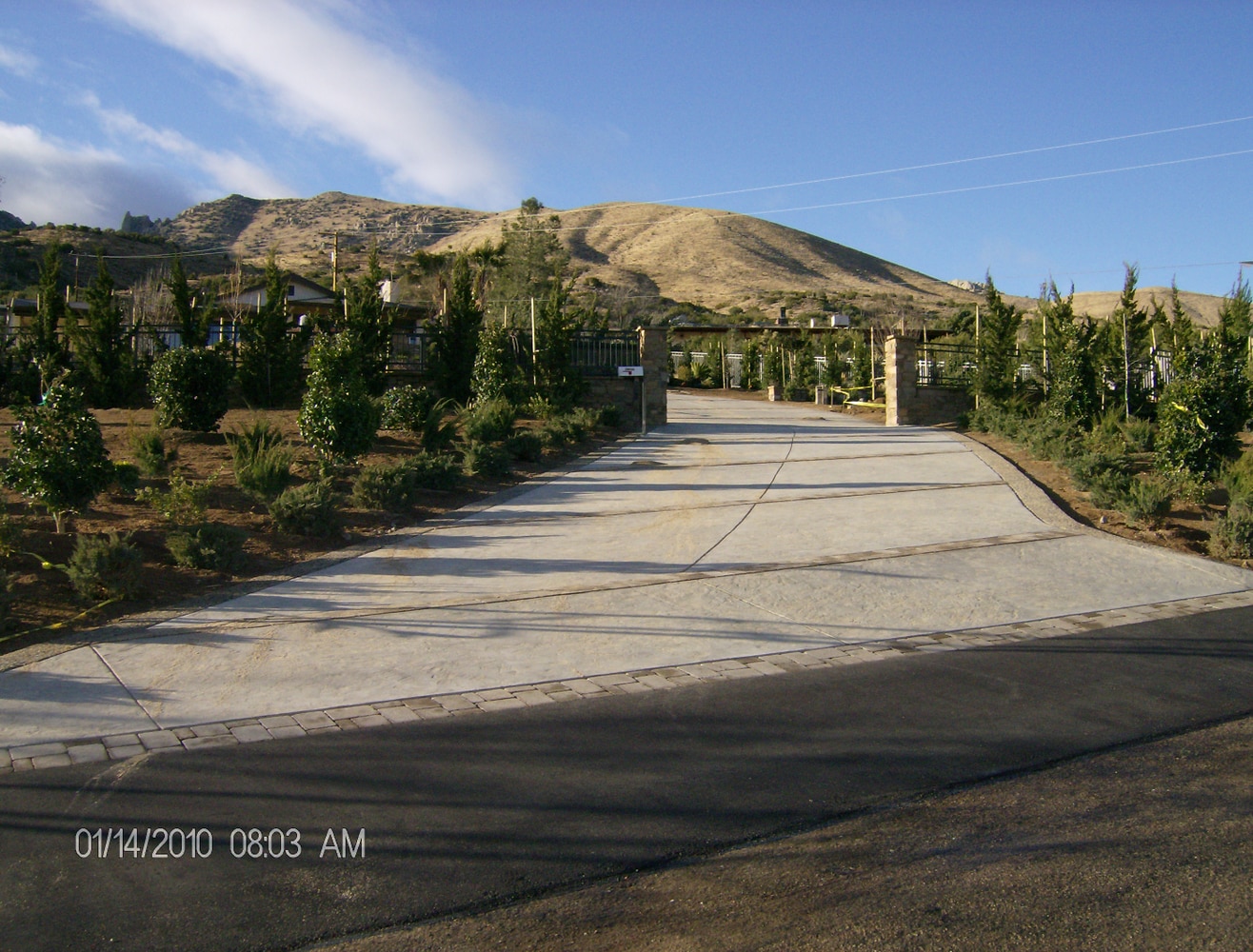 STAMPED CONCRETE DRIVE WAY