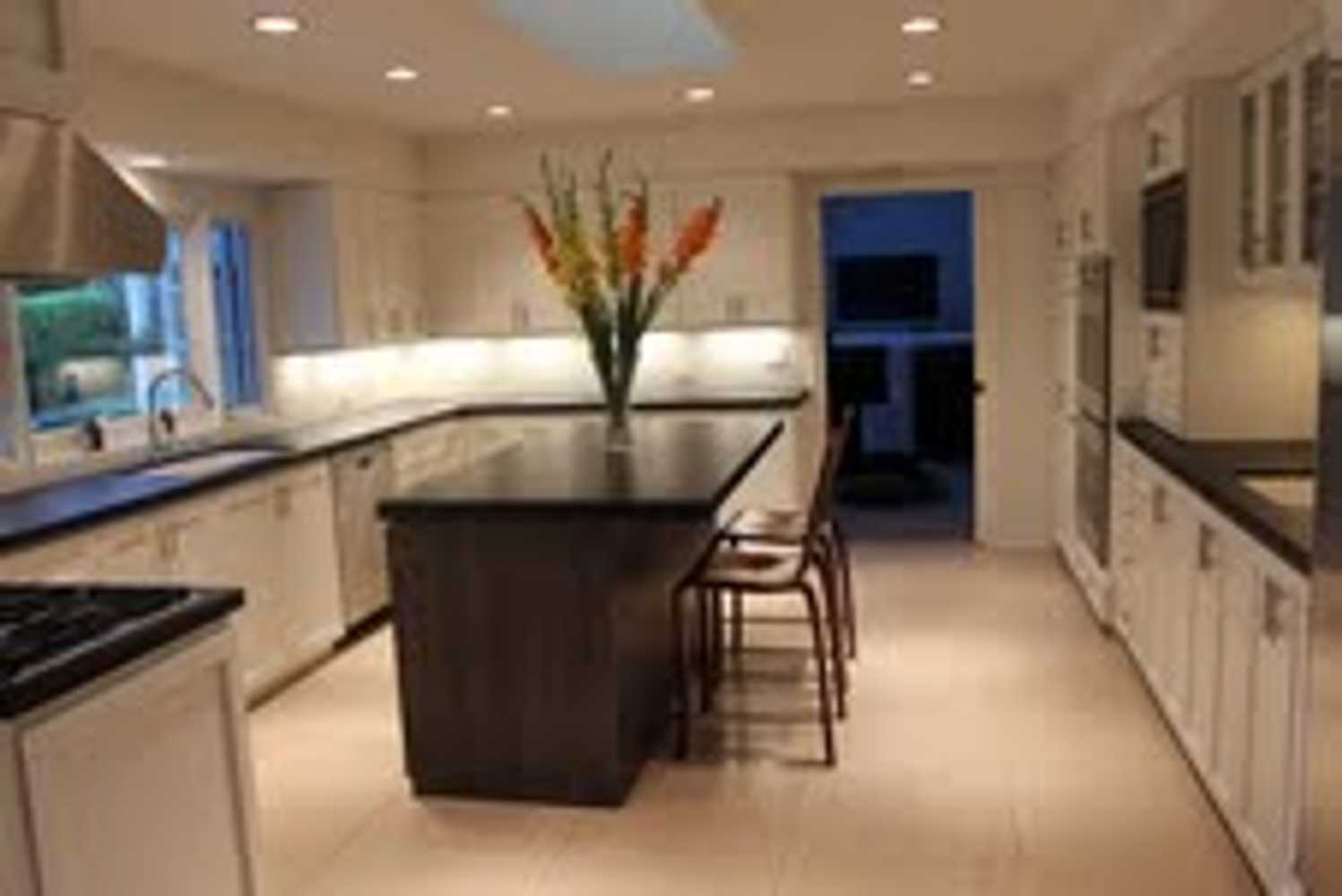 Kitchen remodeling in Woodland Hills