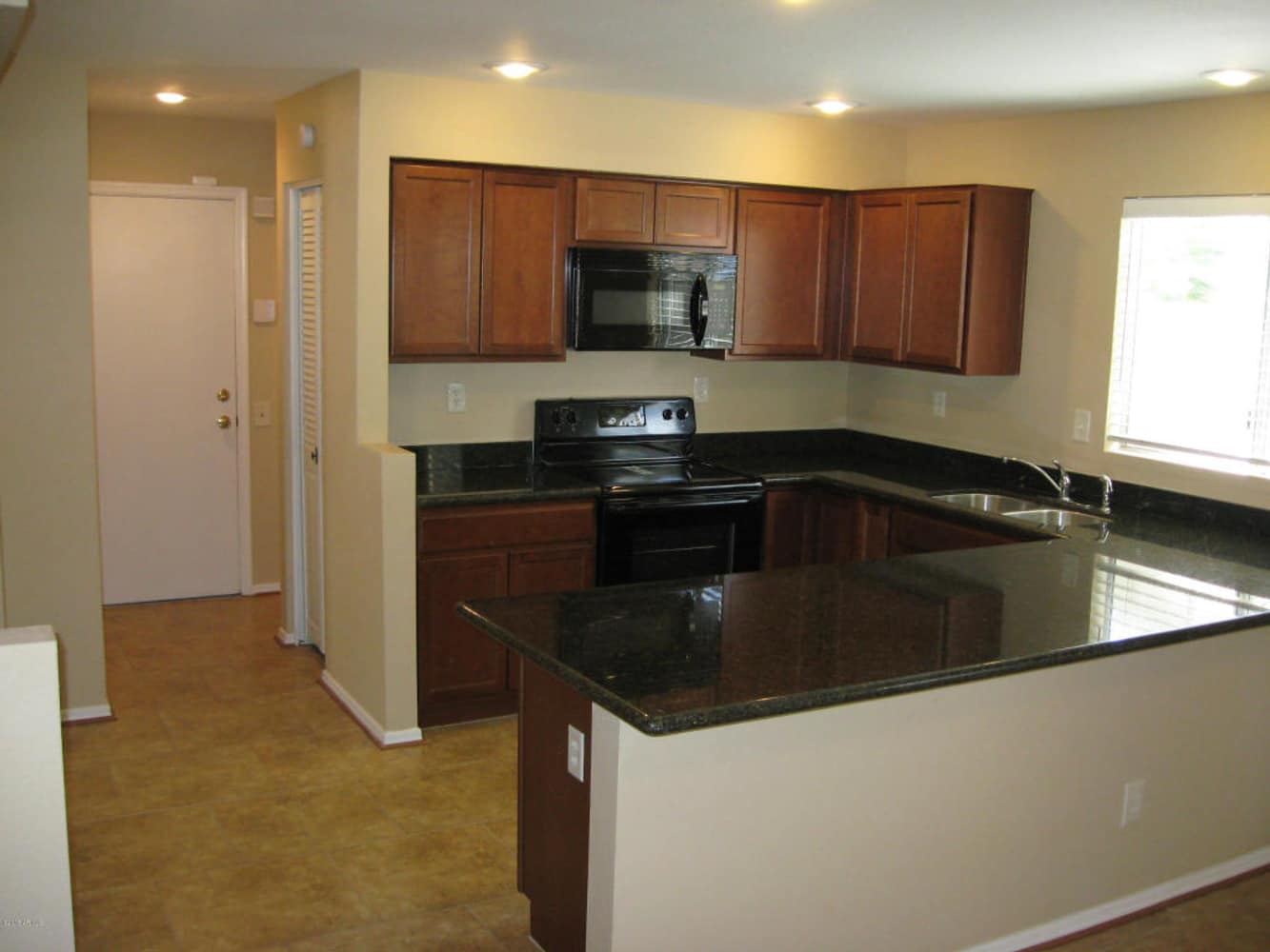 Chandler, Az New Kitchen, Baths, Tiling, Doors for Fix and Flip Investor