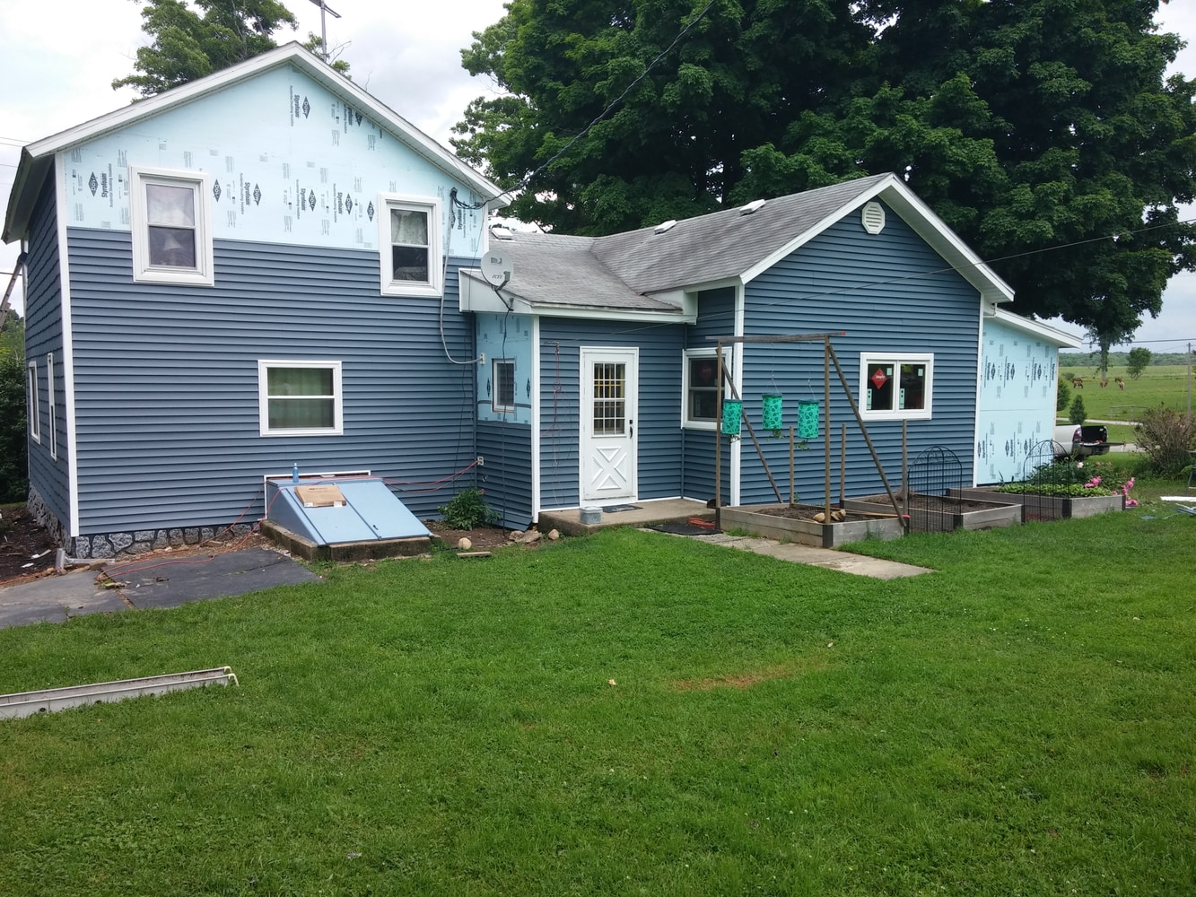 Hubble - Full Exterior