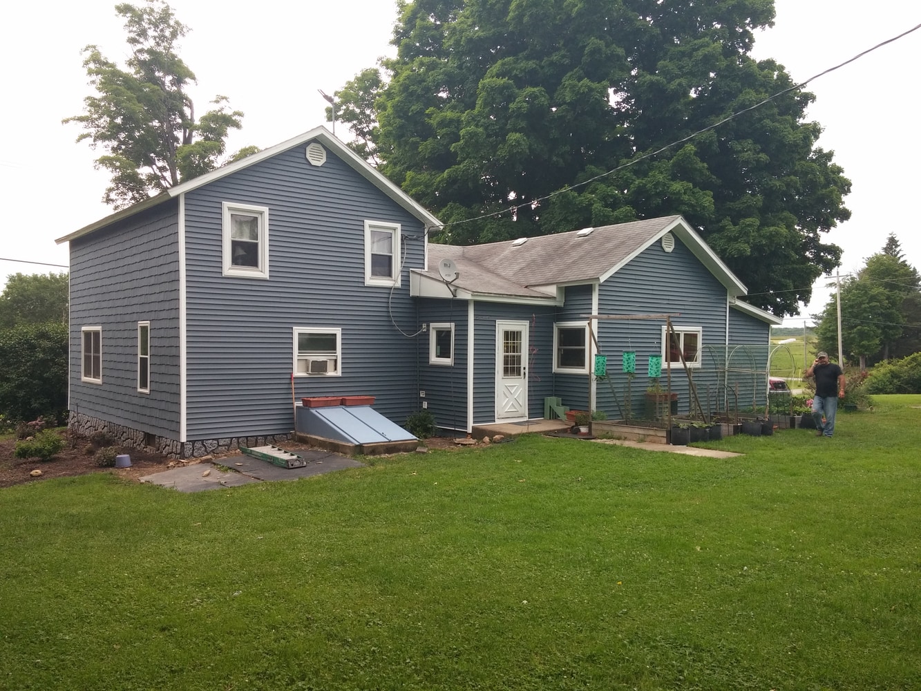 Hubble - Full Exterior