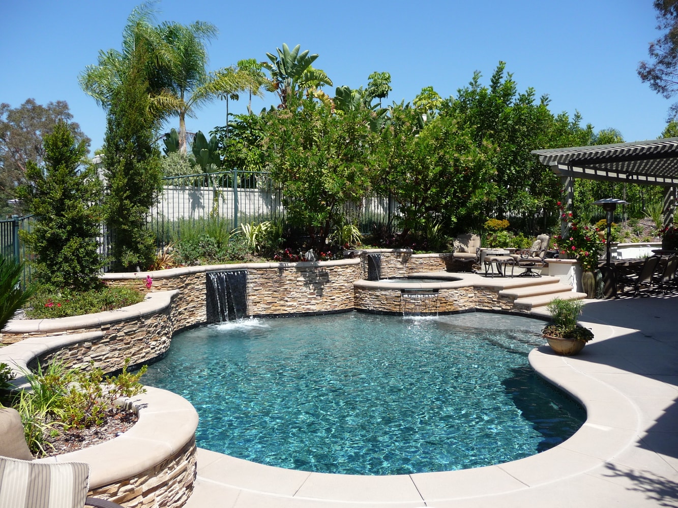 Custom Swimming Pools