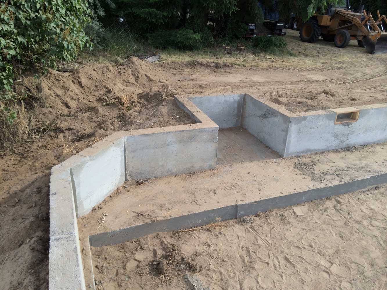 foundation and retaining wall 