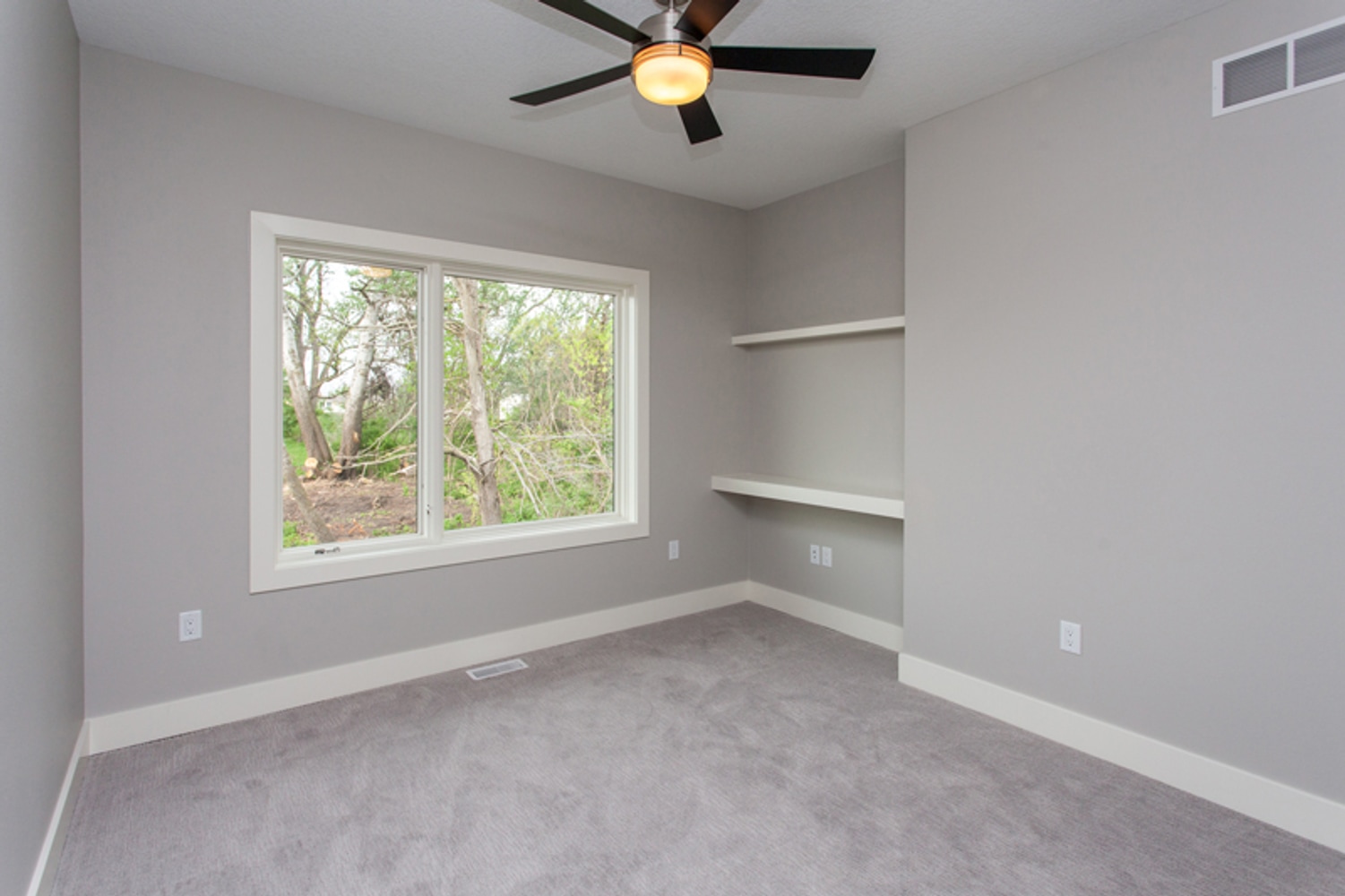 9427 Foxtail Cir, Norwalk