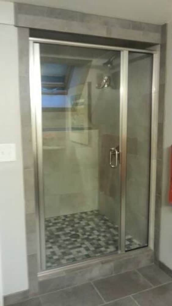 Photo(s) from MECKLENBURG CONSTRUCTION LLC